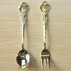 Juego de cuchara y tenedor adornado chapado en oro de acero inoxidable, cubiertos dorados de estilo barroco de lujo para banquete de boda - Product Image 1