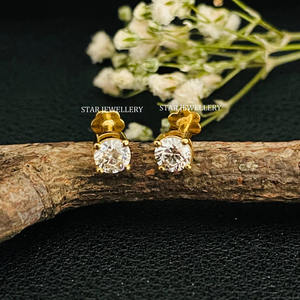 Boucle d'oreille en or massif 14 carats avec diamant de laboratoire. - Product Image 1