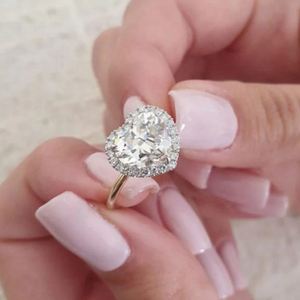 Bague de fiançailles en or massif 10 carats avec diamant taillé en coeur de mariage en diamant cultivé en laboratoire Halo Vintage - Product Image 2