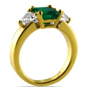 Bagues Vintage en or jaune pour la vente chaude Design carré émeraude verte avec deux trillions de bagues en or diamant pour les femmes - Product Image 2