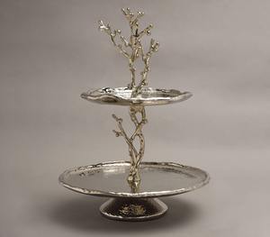 ขาตั้งเค้กโลหะ 2 ชั้น สีเงินวินเทจ พร้อมฐานลายกิ่งไม้สีทอง สำหรับงานแต่งงาน งานเลี้ยง จัดเสิร์ฟผลไม้ และเป็นของขวัญ - Product Image 2