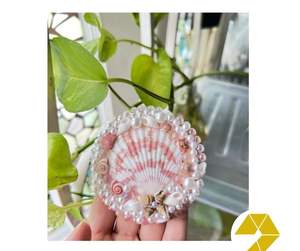 Encantador espejo de concha marina de Vietnam con conchas brillantes Espejo de concha marina de viaje compacto para elegancia costera Oferta de trato exclusivo - Product Image 1