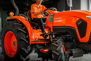 รถแทรกเตอร์อเนกประสงค์ขนาดเล็ก Kubota L5228DT 52 แรงม้า ขับเคลื่อน 4 ล้อ เครื่องยนต์ดีเซล สำหรับงานเกษตรและสวนผลไม้ - Product Image 6