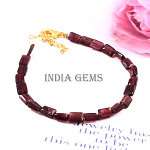 กำไลโรโดไลต์การ์เนต กำไลหินปรับขนาดได้ เครื่องประดับอัญมณี กำไลทอง 14K หินเจียระไนทรงสี่เหลี่ยมผืนผ้า ของขวัญจากหินธรรมชาติ - Product Image 1