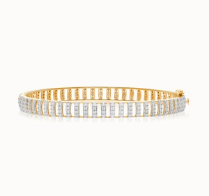 Bracelet tennis en or jaune et diamants taille baguette, serti en canal, bijoux de mariage classiques géométriques pour femme - Product Image 1