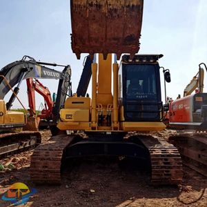 Excavadora Mini de Orugas Usada Komatsu PC210-8 en Buen Estado con Válvulas Hidráulicas Kawasaki, Motor Importado, Caja de Cambios y Bomba de Engranajes - Product Image 4