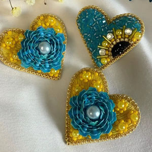 Broches de Cuentas Hechos a Mano con Forma de Animales, Accesorios con Diseños de Loro, Zorro, Gato, Murciélago, Koala y Abeja para Bolsos, Chaquetas y Regalos - Product Image 1