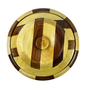 Boîte en bois et marmite casserole plat isolé casserole chauffe-aliments boîte cuisine maison salle à manger idées pour hôtel et restaurant - Product Image 2