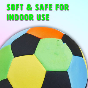 Lleva la diversión del fútbol a interiores con el balón de fútbol acolchado suave. Este balón acolchado suave de tamaño 4 es perfecto para jugar de forma segura en interiores. - Product Image 6