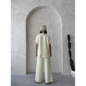 ชุดกางเกงลายดอกไม้สำหรับผู้หญิง - Product Image 3