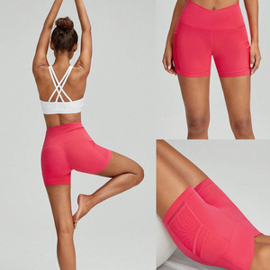 Shorts de yoga pour femmes en nylon 100% fabriqués en usine, taille mi-haute, coupe régulière, fines poches latérales doubles, respirants, personnalisables, pour l'été - Product Image 2