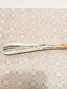 Rehausseur de chaussures en bois avec poignée design et prise élégante pour une utilisation à domicile, décoration d'entrée et assistance quotidienne à la chaussure, provenance d'Inde - Product Image 6