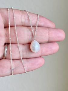 Collar con colgante de perla de agua dulce, cadena de satélite blanca, minimalista, plata de ley 925, piedra de nacimiento de junio, inocencia - Product Image 1