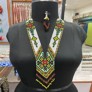 Nouvelle arrivée 2025 Designer motif classique Designer petites graines colliers de perles faits à la main pour les femmes et les filles portent en fête - Product Image 1