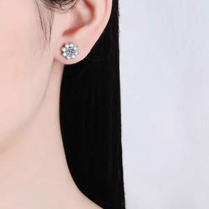 Boucles d'oreilles fleur en argent sterling 925 Moissanite - Product Image 1