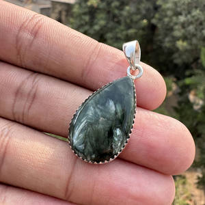 Colgante de Serafinita en Plata de Ley 925 con Engaste de Bisel, Venta al Por Mayor |   Collar Bohemio Hecho a Mano con Piedras Preciosas Naturales, Regalo para Fiesta - Product Image 4