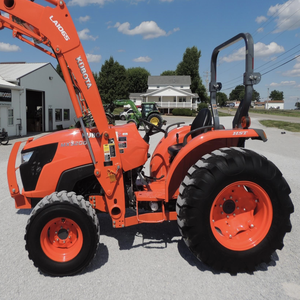 Tracteur agricole KUBOTA MX5400 55HP 4x4 DIESEL avec chargeur frontal et pelle arrière |   Tracteur utilitaire agricole robuste - Product Image 6