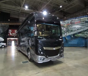 Autocaravana Usada 2025 2024 2026 Fleetwood American Tradition 42V, Remolque de Viaje - Product Image 1