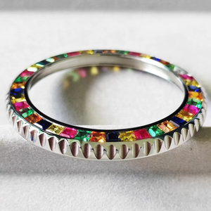 Montre-bracelet Luxira Jewels en acier inoxydable personnalisable, avec moissanite de 40 mm, lunette colorée, pierres précieuses multicolores de coupe carrée - Product Image 3