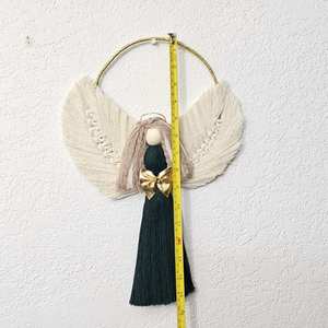 Decoración navideña de hilo de algodón estilo bohemio con adorno de Ángel macramé hecho a mano único - Product Image 1