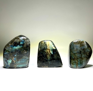 Piedras pulidas de labradorita natural de forma libre para arte, coleccionismo y decoración Feng Shui - Product Image 2