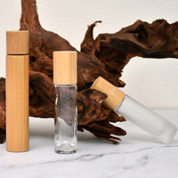 Rouleau de 10ml sur la bouteille d'huile essentielle rouleau en verre de bambou avec bouteille de pulvérisateur de couvercle en bambou