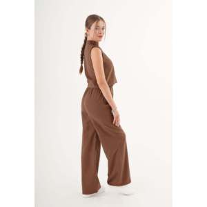 Conjunto de Dos Piezas LUSTRIN para Mujer: Chaleco Elegante sin Mangas en Gamuza Gris y Pantalones Anchos Holgados, Venta al Por Mayor - Product Image 3