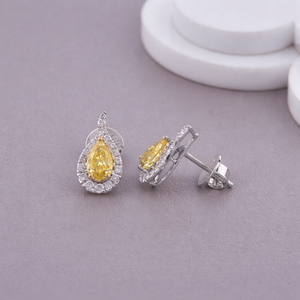 Boucles d'oreilles clous Avina Jewels pour femme, en or jaune 9K/plaqué or blanc/rose, avec halo de diamants de laboratoire jaunes en forme de poire, certifiées IGI - Product Image 4