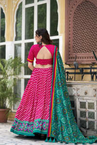 Ensemble Lehenga en soie Tussar imprimé Leheriya traditionnel avec chemisier Bandhej Gotta Patti Dupatta et fermeture à glissière gland pour la vente en gros - Product Image 3
