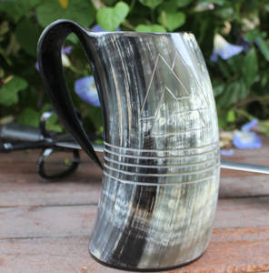 Tasse sculptée en corne de boeuf naturelle au design moderne tasse à boire Viking polie pour bière style animal réel - Product Image 2