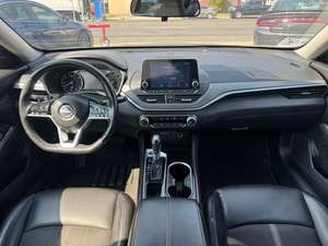 Nissan Altima 2.5 SR FWD 2023 Usado, Volante a la Izquierda - Product Image 6