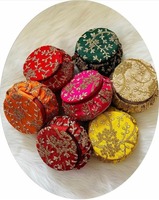 Boîte-cadeau Matka brodée en gros, boîte-cadeau de faveur de mariage indien, sac-cadeau Haldi Mehendi Sangeet cadeau en gros pour les invités