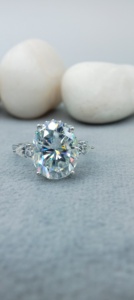 Bijoux fins D'vins, bague de fiançailles à trois pierres tendance certifiée en or rose massif 14 carats avec diamant moissanite taille brillant 3 carats - Product Image 3