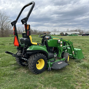 Tracteur à conducteur marchant John Deere 1023E 100 CV 2025 avec moteur, tondeuse à montage central, chargeur, boîte de vitesses, pompe, moteur et roulement - Product Image 1