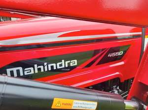 Tractor Utilitario Mahindra 4550 4WD con Cargador, Motor de 30 HP, Bomba de Alta Productividad, Caja de Cambios, 1 Año de Garantía - Product Image 6