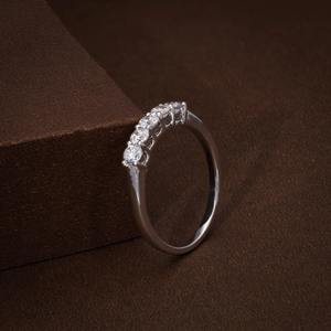Bague demi-éternité à cinq pierres en diamant de laboratoire de 0,60 CTW, certifiée F VVS1 VVS2, diamants empilables, cadeau pour elle, promesse - Product Image 5