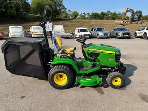 Tondeuse autoportée à essence John Deere X950R de qualité industrielle, 4 temps, OEM, avec une largeur de coupe de 3000 mm et une puissance de 1,0 kW - Product Image 3