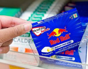 Chicle Dentyne Splash Red Bull al por Mayor, Edición Limitada Original de Tailandia, Caramelo de Menta, Precio de Fábrica, Suministro al por Mayor, Precio Económico - Product Image 6