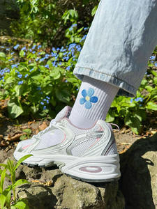 ODM calcetines de algodón bordados personalizados de alta calidad diseño de flores ecológico transpirable cómodo calcetines deportivos de equipo inferior - Product Image 5