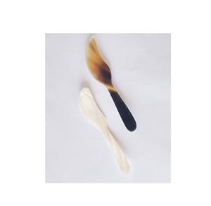 Couteau à beurre décoratif en corne de buffle naturelle, couverts de cuisine pour utilisation dans les restaurants - Product Image 3