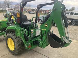 Tractor de Ruedas John Deere 2025r con Motor Mitsubishi, Caja de Cambios y Rodamientos de 45 HP - Product Image 3