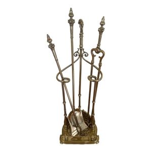 Outils décoratifs en laiton avec support assorti et longues poignées, idéaux pour les foyers confortables ou les cheminées de salon formelles - Product Image 4