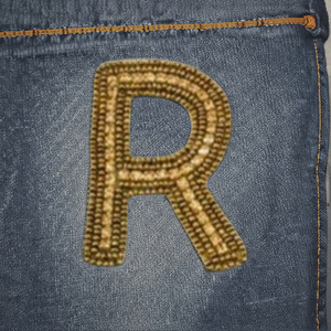 แผ่นปะติดผ้าแคนวาสสีปัดตัวอักษรตัว R แบบสั่งทำสุดหรูประดับด้วยลูกปัดอย่างสง่างามงานแฮนด์เมดเครื่องประดับเสื้อผ้า - Product Image 2