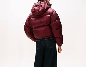 Chaqueta de Plumón Cálida de Invierno para Mujer, Nuevo Diseño Moderno y Personalizado para Exteriores, Talla XL con Logotipo Personalizado - Chaqueta Acolchada - Product Image 2