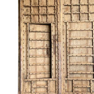 Puerta de Madera Maciza Hecha a Mano Vintage, Paneles Tallados, Marco Original, Diseño Tradicional Antiguo, Marca de Arte Indio de Rajastán - Product Image 3