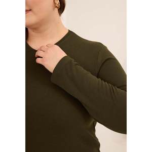 Pull en tricot basique pour femme grande taille avec détail fendu et col rond, kaki - Product Image 2