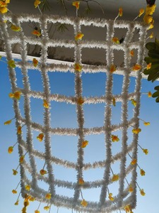 Filet de fleurs pour l'entrée de la mariée, taille 4x6 pieds, style indien Punjabi, Phoolon Ki Chaddar, fleurs de jasmin artificielles faites à la main avec des perles - Product Image 3