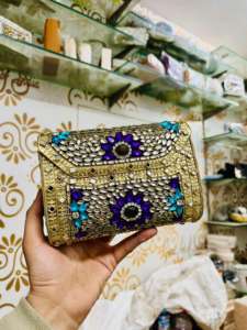 Pochette élégante en cristal, classique, décontractée, pour femmes, sac à main pour soirée, imperméable, léger, vente en gros en provenance d'Inde - Product Image 3