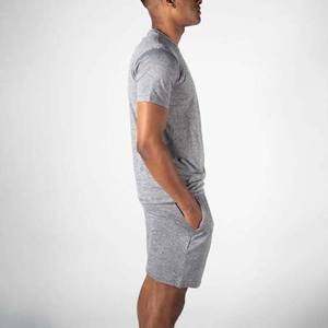 Conjunto de camiseta y pantalones cortos de Fitness de Color gris, ropa de hombre de talla grande, estilo callejero, conjunto de dos piezas transpirable de algodón para hombre - Product Image 4