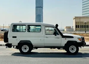 ข้อเสนอที่ดีที่สุดสำหรับ LandCruiserS 70 Series ปี 2018 |   รถพวงมาลัยขวา เครื่องยนต์ดีเซล |   รถเอสยูวี 3 ประตู ตัวเต็มออปชั่น |   ชื่อเรื่องที่เหมาะสม |   รถออฟโรดขับเคลื่อนสี่ล้อ - Product Image 4